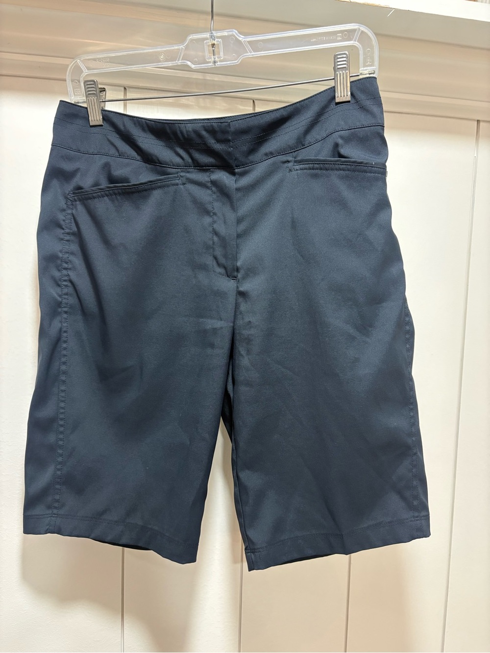 Tail Bermuda Shorts Women Size 4 Performance Stretch Moisture Wick Slit Pockets